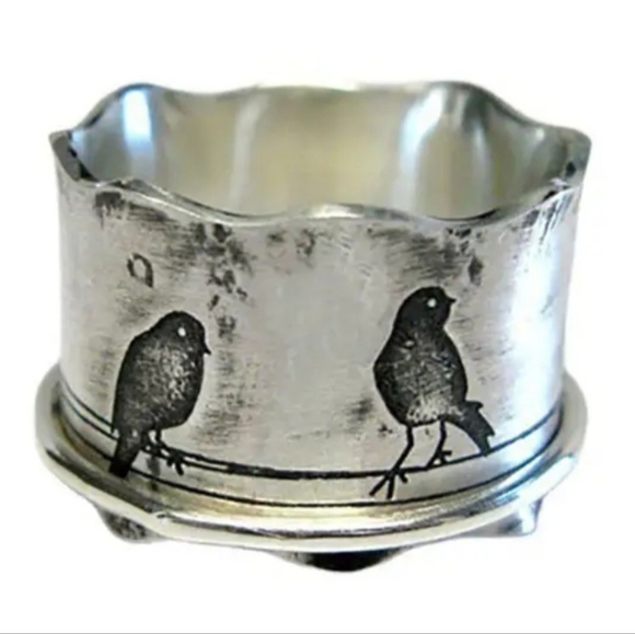 Boutiques Jewelry - NEW Silver Tone Birds 🐦 Ring Size 8 Vintage Chunky Style L👀k